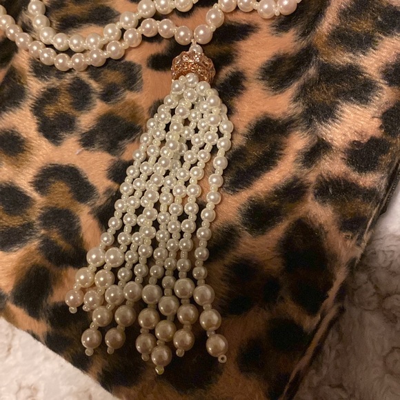 Long perls Necklace - Picture 2 of 3